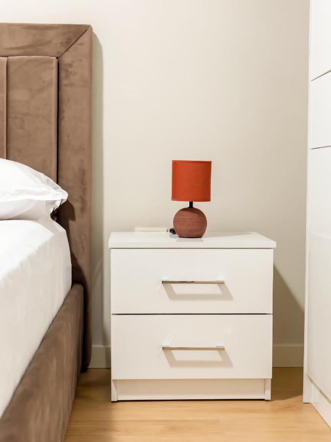 Home Inn Apartment Near City Center Tirana Esterno foto