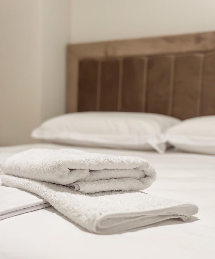 Home Inn Apartment Near City Center Tirana Esterno foto