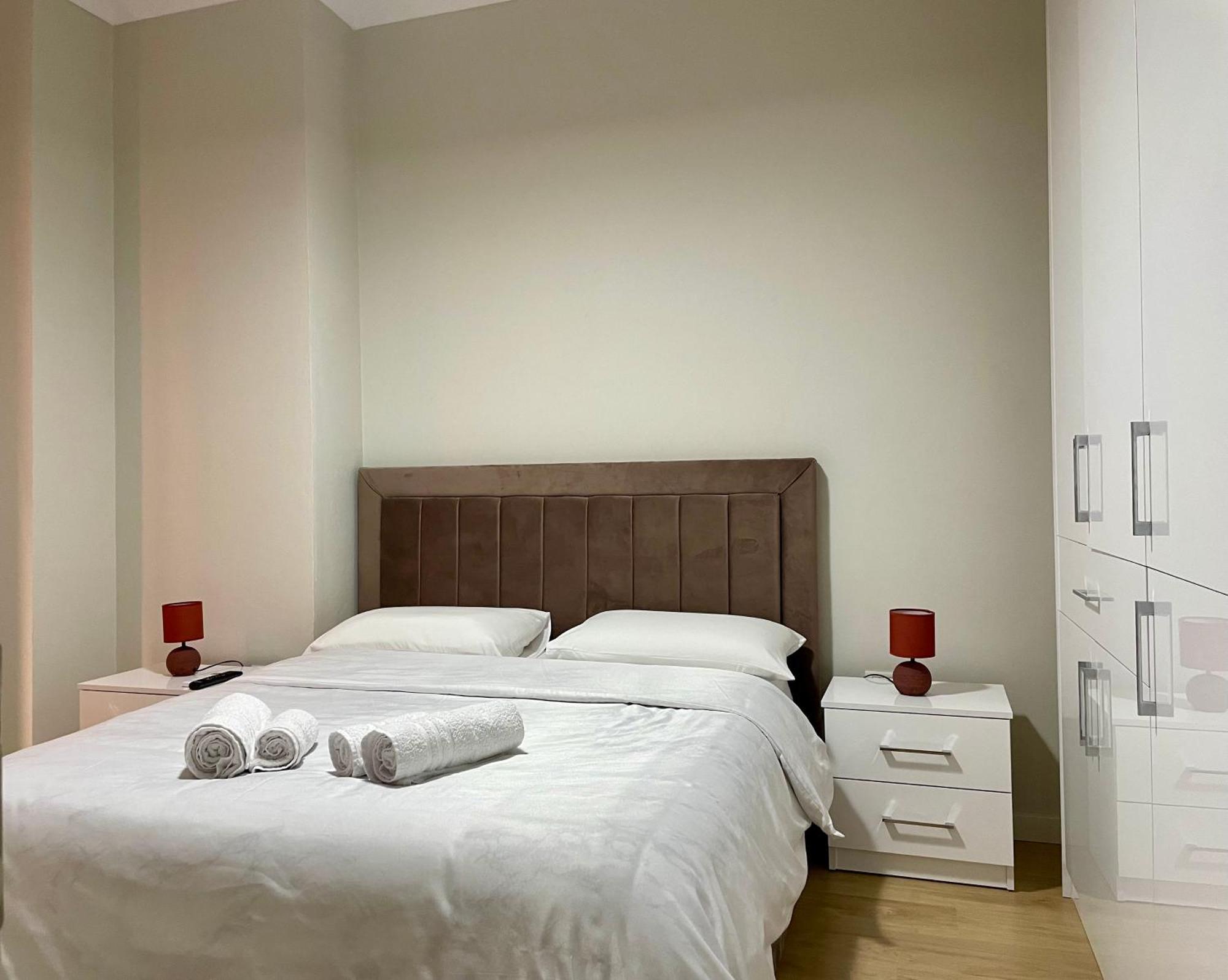 Home Inn Apartment Near City Center Tirana Esterno foto