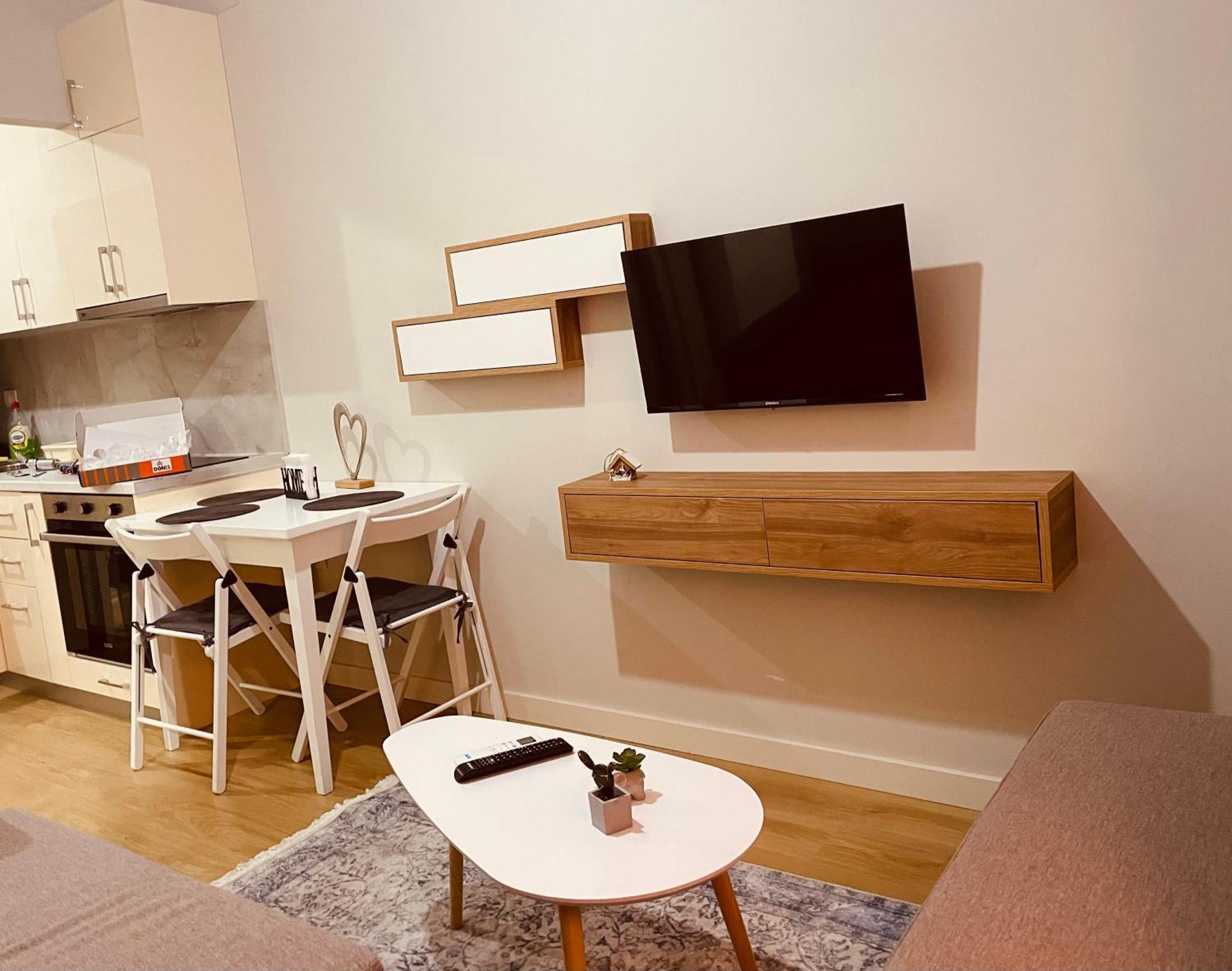 Home Inn Apartment Near City Center Tirana Esterno foto